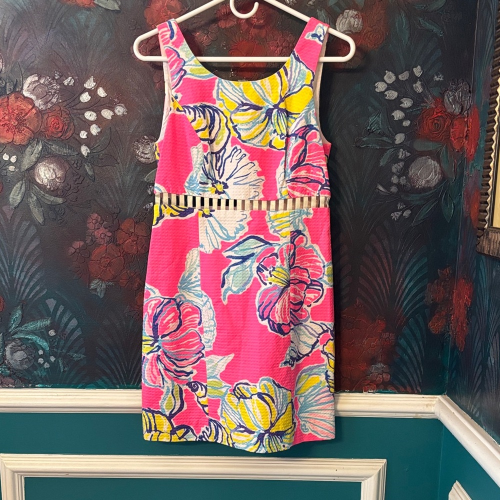 Lilly Pulitzer- Vibrant Floral Sleeveless Dress